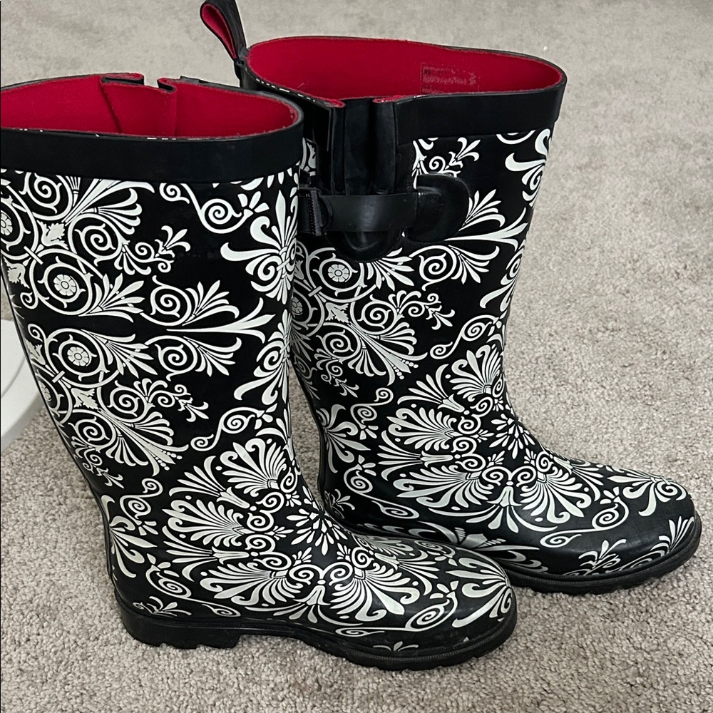 Capelli of New York Black and White Floral Boots